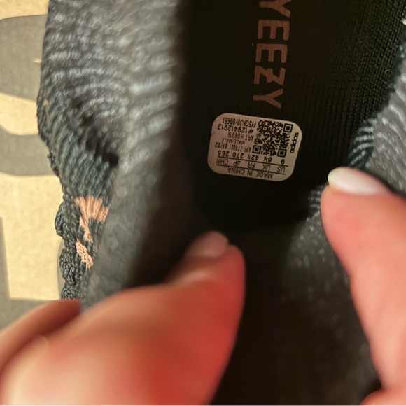 Yeezy 350 V2 knit black brand NEW - Picture 10 of 10